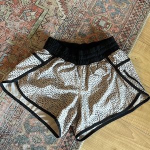 Tracker Shorts by Lululemon❣️